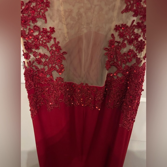 Elegant Red Lace Evening Gown.  Like new - Picture 8 of 14